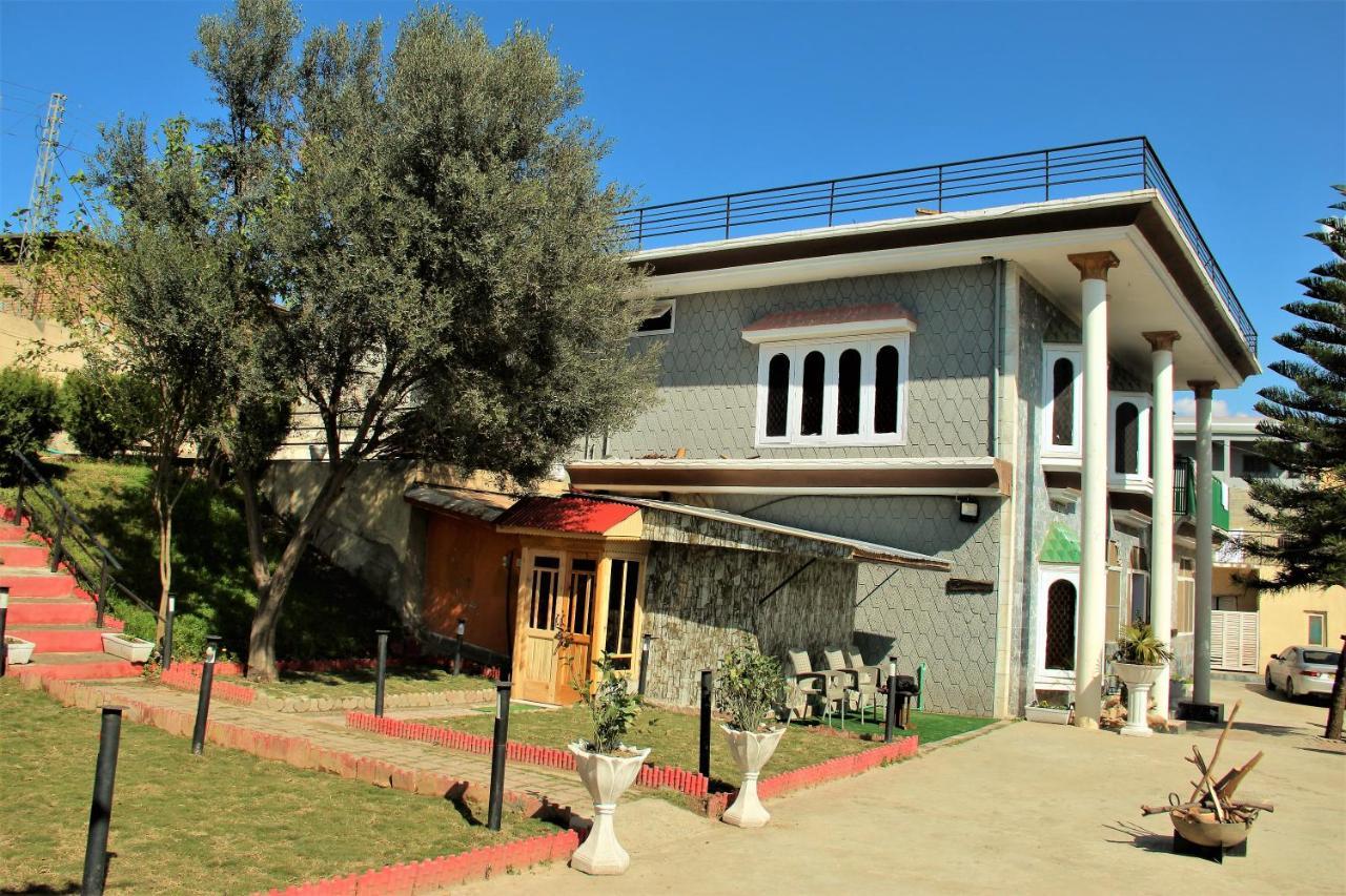 Republika Central Mansehra 외부 사진